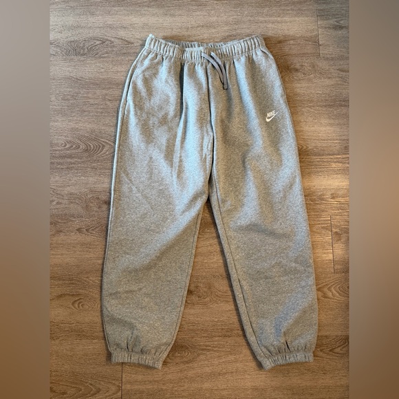 Nike Club Fleece Unisex Mid-Rise Oversized Sweatpants Grey Heather Size Medium - Picture 12 of 13